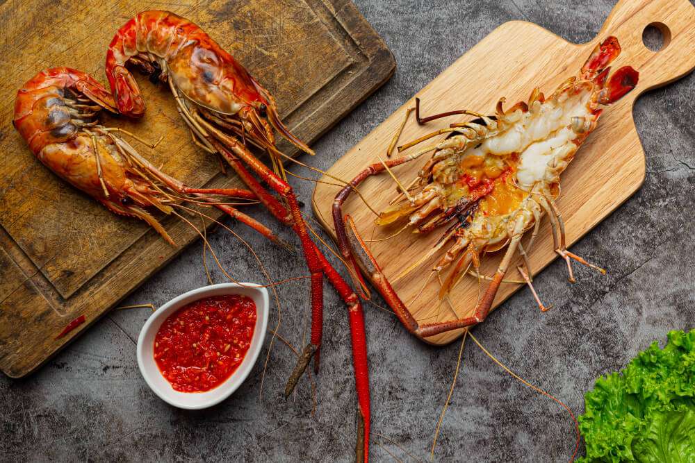 large-river-prawns-grilled-ready-eat-decorated-with-beautiful-side-dishes